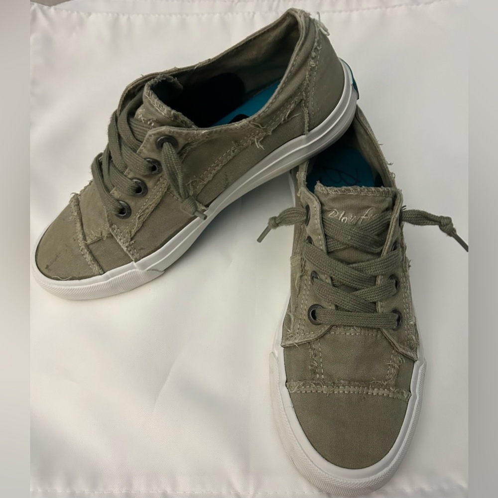 Blowfish Malibu Pre-distressed Canvas Olive Green Sneakers•Size 7M